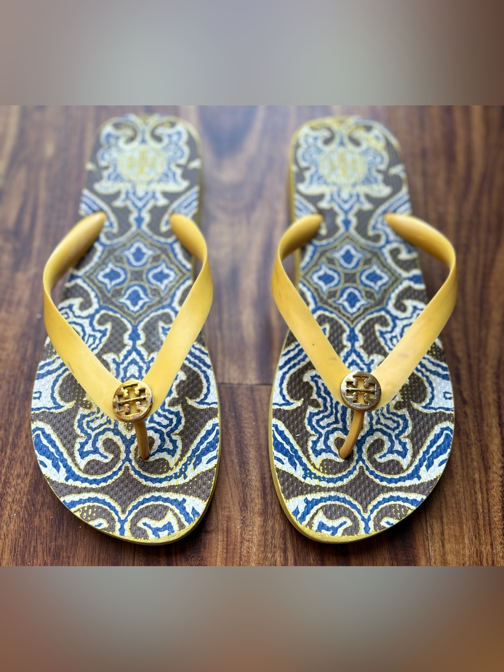 Tory Burch Yellow print logo medallion Flip Flop Sandals size 9